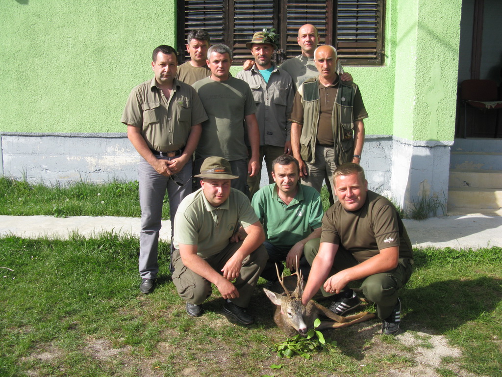 Grupa sa ulovljenim srndaćem 04.05.2013.